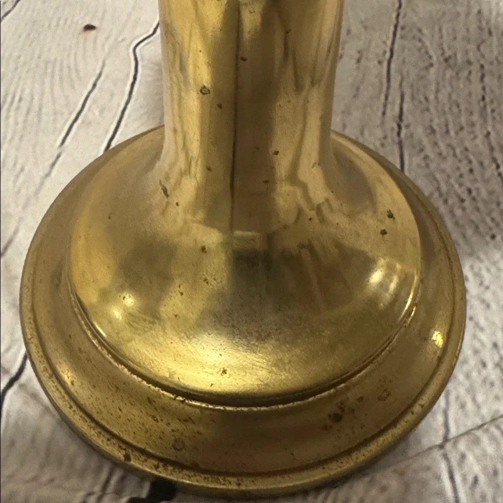 VTG Metal Oil Lamp, Glass Chimney Etching of Torches & Laurel Wreaths in white